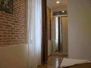 Отель Tiflis Hotel Тбилиси Стандартный двухместный номер с 2 отдельными кроватями-6