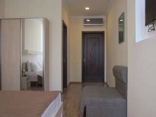 Отель Tiflis Hotel Тбилиси Стандартный двухместный номер с 1 кроватью-1