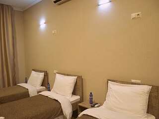 Отель Tiflis Hotel Тбилиси Бюджетный трехместный номер-3